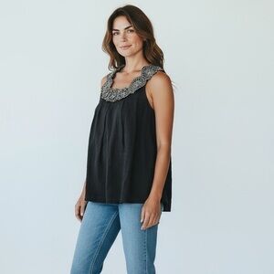 Neiman Marcus 100% linen floral medallion neckline, sleeveless tank blouse